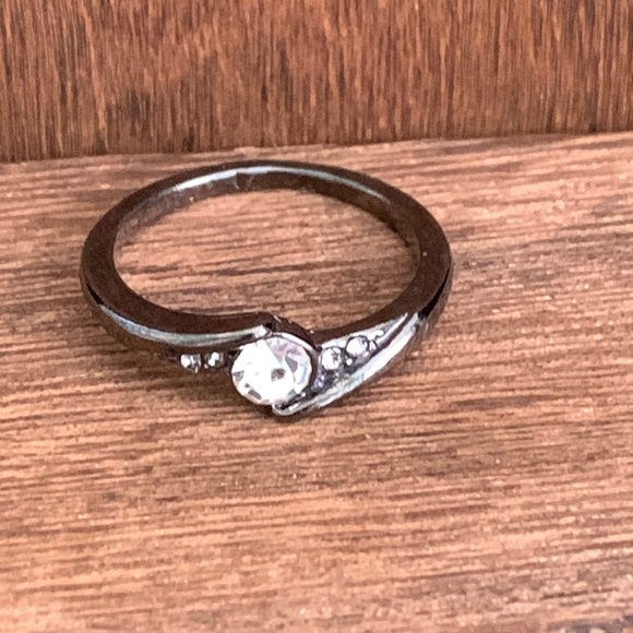 ♥️ Sale 3for$15! Gunmetal Tone & Rhinestone Ring size 7 - Picture 1 of 5